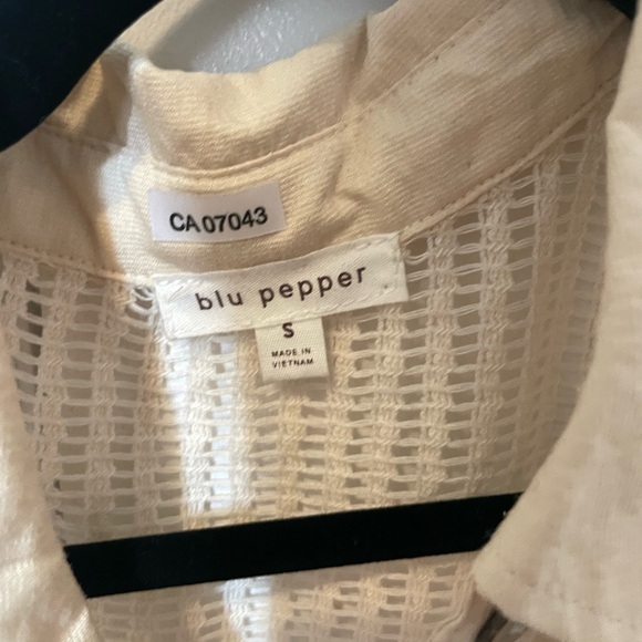 NWOT Blu Pepper Knitted Button Up - Picture 4 of 4